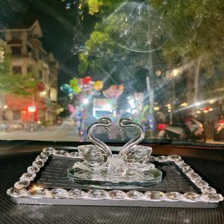 Thiên nga đá đôi có đế đặt tablo ô tô, trang trí văn phòng.Thiên nga trang trí xe sang trọng, cao cấp