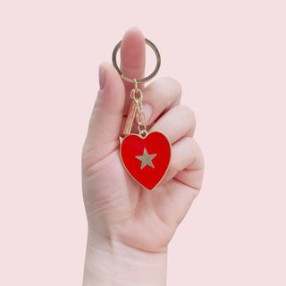 Móc Khóa Cờ Đỏ Sao Vàng - Charm Cờ Đảng Mini - Thẻ Móc Khóa được làm từ Kim loại mạ vàng sắc nét