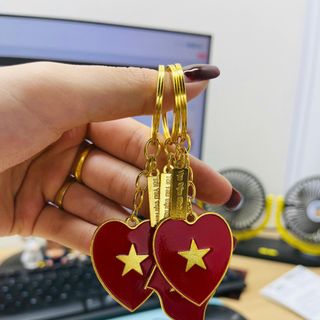 Móc Khóa Cờ Đỏ Sao Vàng - Charm Cờ Đảng Mini - Thẻ Móc Khóa được làm từ Kim loại mạ vàng sắc nét