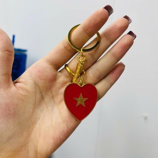 Móc Khóa Cờ Đỏ Sao Vàng - Charm Cờ Đảng Mini - Thẻ Móc Khóa được làm từ Kim loại mạ vàng sắc nét