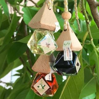 Tinh dầu treo xe Quốc Mộc hàng indo cực thơm đầy đủ tem mác đủ mùi hương treo tủ áo phòng ngủ quạt gió ô tô Dầu Thơm Phòng Dầu Thơm