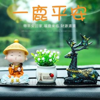Tượng Chú Tiểu Gật Đầu Đội Nón Áo Cam Cưỡi Mây Trang Trí Taplo Ô Tô khaihuyauto