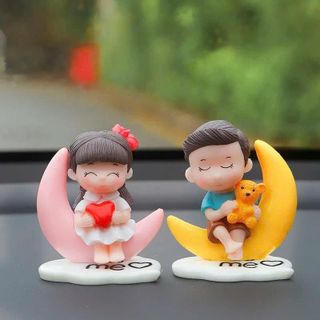 Mô Hình Cặp Đôi Ngồi Cung Trăng -Trang Trí Taplo Ô Tô, Bàn Học, Bàn Làm Việc, Tiểu Cảnh Dễ Thương
