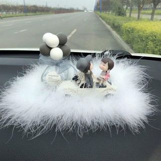 Set Đôi Tình Nhân Bé Nhỏ NGồi Xe Ô Tô Trang Trí Nhà Cửa, Xe Hơi, Bàn Học Khaihuyauto