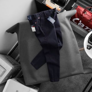 Mẫu quần dài nam thêu với chất kaki dày dặn, mịn, co giãn tốt, thiết kế form ống thoải mái, hàng full chi tiết.