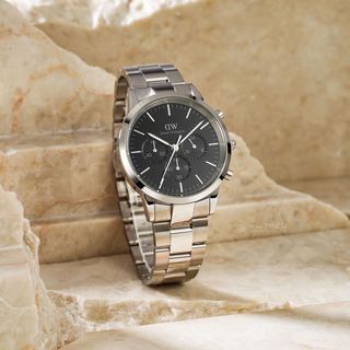 ĐỒNG HỒ NAM CAO CẤP D WELLINGTON ICONIC CHRONOGRAPH ONYXG DÂY THÉP FULLBOX TEM BẠC VÀ ĐEN
