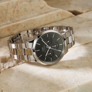 ĐỒNG HỒ NAM CAO CẤP D WELLINGTON ICONIC CHRONOGRAPH ONYXG DÂY THÉP FULLBOX TEM BẠC VÀ ĐEN