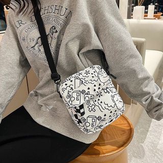 TÚI ĐEO CHÉO VẢI CANVAS HỌA TIẾT HOẠT HÌNH NGỘ NGHĨNH BHS91 - BH KIDS