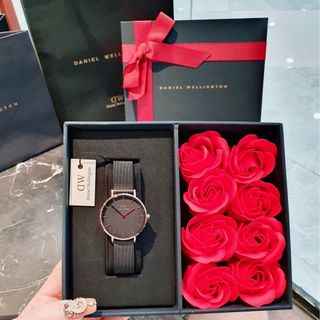 SET DANIEL CAO CẤP DA LƯỚI PETITE VÀ HOA HỒNG HỘP NƠ