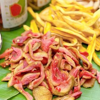 ỔI HỒNG RUBY SẤY MUỐI ỚT DẺO THƠM SIÊU CUỐN 500G - WINNIE HOUSE