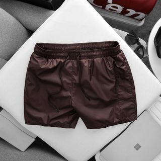 Short biển nam trơn. Chất dù trơn, lót lớp lưới phía trong.