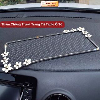(BÁN SỈ ) Thảm Chống Trượt Trang Trí Taplo Ô Tô Bàn Làm Việc Bàn Học Viền Hoa Cúc Cực Xinh khaihuyauto
