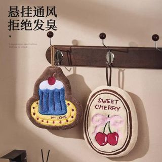 Khăn Lau Tay Hoạt Hình Hình Bánh Anh Đào – Mềm Mại, Tiện Lợi Treo Tường C49