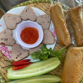 Chả Quế – Hương Vị Truyền Thống, Thơm Ngon Đậm Đà, Phù Hợp Kinh Doanh Sỉ