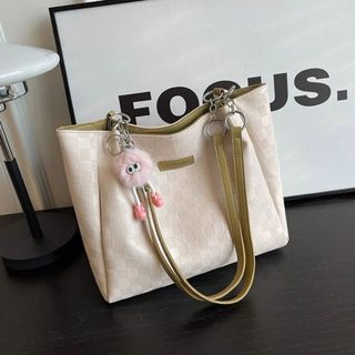 Túi xách nữ, túi đeo chéo da bóng in ô trám vuông tặng kèm móc treo size 36cm M639