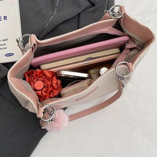 Túi xách nữ, túi đeo chéo da bóng in ô trám vuông tặng kèm móc treo size 36cm M639