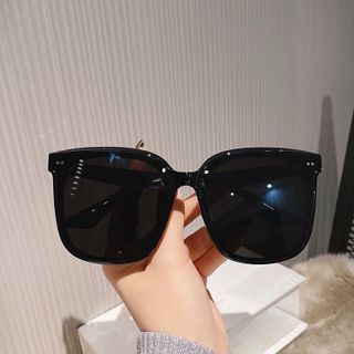 Hàng Kính râm mắt mèo màu xanh ô liu xuyên biên giới kính râm chụp ảnh đường phố che nắng hình lõm mặt nhỏ cho nữ kính râm chống tia cực tím
