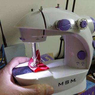MÁY KHÂU MINI CHO CÁC CHỊ EM SIÊU TIỆN ÍCH