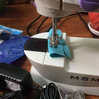 MÁY KHÂU MINI CHO CÁC CHỊ EM SIÊU TIỆN ÍCH