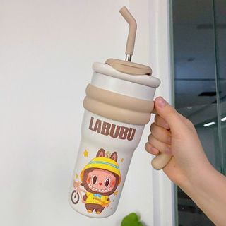 LY GIỮ NHIỆT KHÁC TÊN LABUBU 700ML CÓ TAY CẦM (T40)