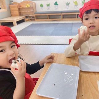 KHUÔN CƠM NẮM ONIGIRI CHO BÉ SIÊU DỄ THƯƠNG