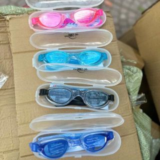 KÍNH BƠI CHO TRẺ EM NHIỀU MAÙ SẮC