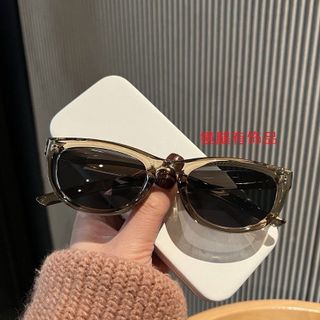 Kính râm mắt mèo màu xanh ô liu xuyên biên giới kính râm chụp ảnh đường phố che nắng hình lõm mặt nhỏ cho nữ kính râm chống tia cực tím