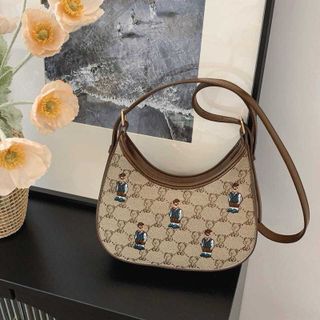 Túi xách nữ, túi đeo chéo dáng cong hoạ tiết in hình gấu dễ thương K532