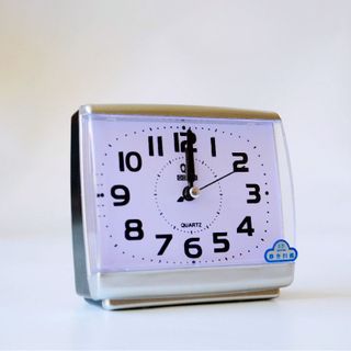 Đồng Hồ Báo Thức Để Bàn Phong Cách Hàn Quốc Nhỏ Gọn Tiện Lợi TT14