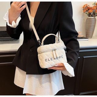 Túi xách nữ, túi đeo chéo cốp điện thoại chần chỉ gắn chữ đá M475