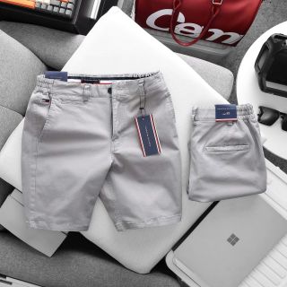 Mẫu quần short thêu nam với chất kaki chính phẩm dày dặn, mịn, co giãn tốt.