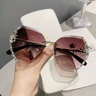 Kính Râm Nữ Không Viền Đính Pha Lê Sang Chảnh TT64