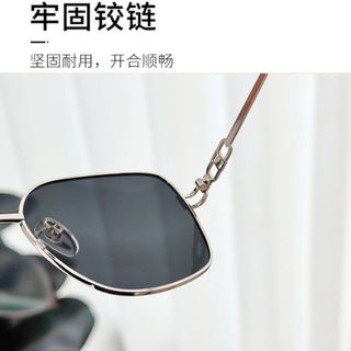 Kính Mắt Gọng Vàng Hồng Sang Chảnh TT95