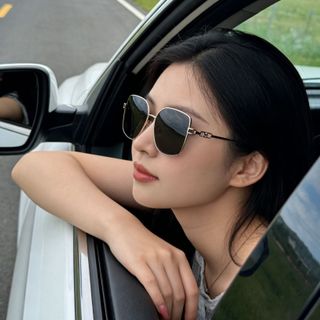 Kính Mắt Gọng Vàng Hồng Sang Chảnh TT95