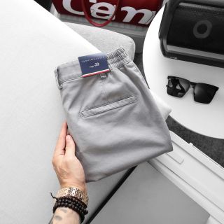 Short kaki nam. Mẫu quần thêu nam với chất kaki chính phẩm dày dặn, mịn, co giãn tốt.