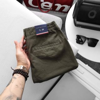 Short kaki nam. Mẫu quần thêu nam với chất kaki chính phẩm dày dặn, mịn, co giãn tốt.