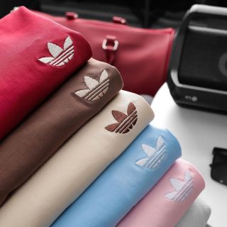 Mẫu áo thun, logo thêu cực tinh tế, áo full tem tag, chất cotton 4c dày dặn.