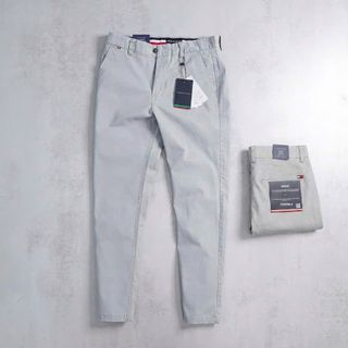 Quần kaki dài nam. Chất vải 98% cotton dày dặn đanh mịn 2% sợi Spandex co giãn thoải mái.