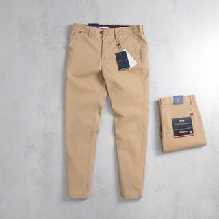 Quần kaki dài nam. Chất vải 98% cotton dày dặn đanh mịn 2% sợi Spandex co giãn thoải mái.