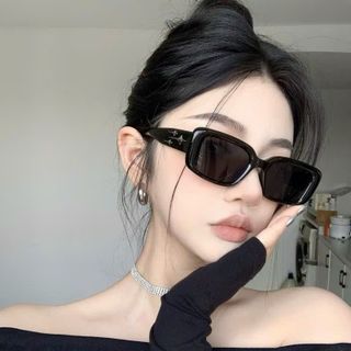 KÍNH CHỮ NHẬT SAO BĂNG (đen)