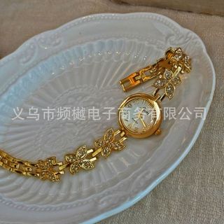 Đồng Hồ Nữ Dây Bướm Vàng Sang Trọng ĐH62