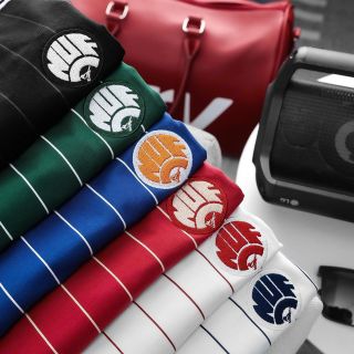•Mẫu áo thun nam phối sọc mới, logo thêu cực tinh tế.