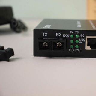 Thiết bị chuyển đổi quang loại 2 sợi quang IQtek IQ-1F1E-S20, hàng chính hãng