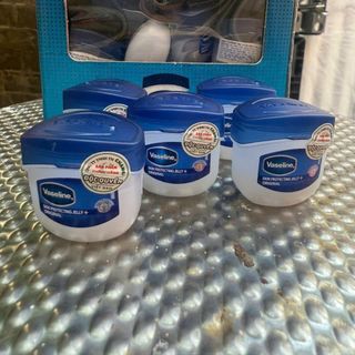 Sáp dưỡng ẩm đa năng Vaseline 5.5g date 2028