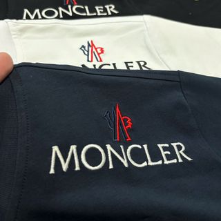 ÁO MONCLER THÊU VAI NAM.