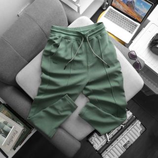 Jogger dài nam. Chất vải pique trẻ trung, dệt sợi 100% cotton thấm hút mồ hôi tốt.