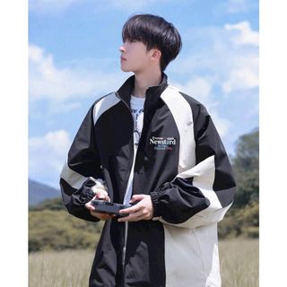 Áo Khoác Dù Form Rộng Logo In Newstard – Kiểu Dáng Thời Trang, Chất Liệu Bền Bỉ