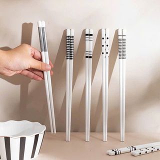 Hộp 5 đôi đũa sứ họa tiết sang trọng, bền nhẹ, chịu nhiệt