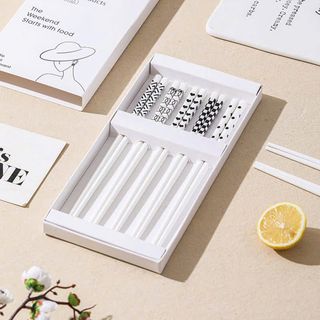 Hộp 5 đôi đũa sứ họa tiết sang trọng, bền nhẹ, chịu nhiệt