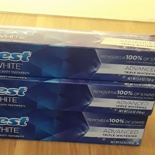 Kem đánh răng Crest 3D White Advanced Triple Whitening 158g